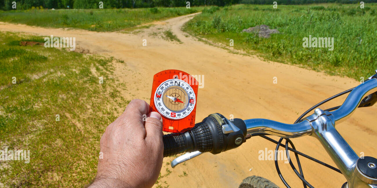 with-a-compass-and-a-bicycle-front-fork-orientation-during-a-bike-G1Y97W