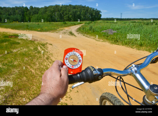 with-a-compass-and-a-bicycle-front-fork-orientation-during-a-bike-G1Y97W